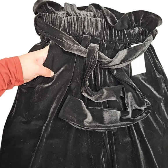 Nichole LYNEL VELVET WIDE LEG PANTS IN BLACK - Picture 5 of 10